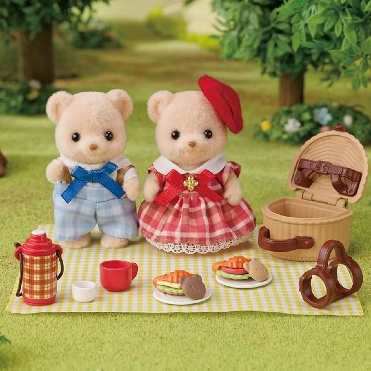 Sylvanian Families Calico Critters Biscuit Bear Brother & Sister Picnic Lunch Set
